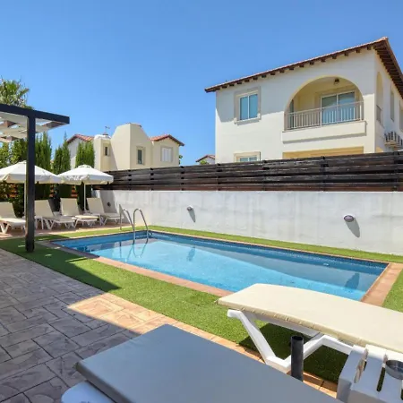 Anais - 3-bed With Private Pool Paralimni