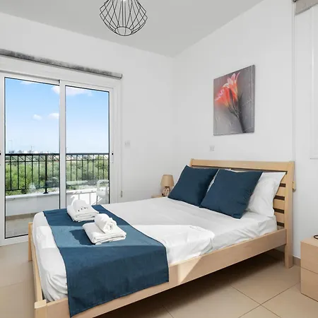 Anais - 3-bed With Private Pool Paralimni