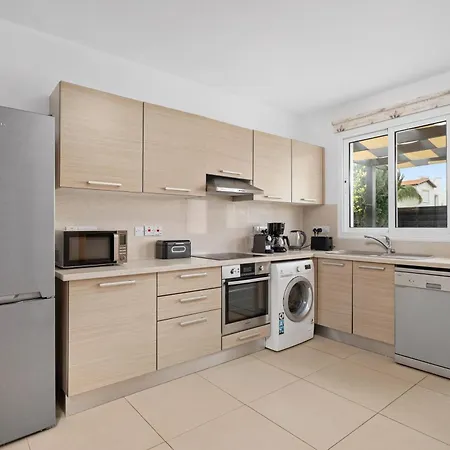 Anais - 3-bed With Private Pool Paralimni