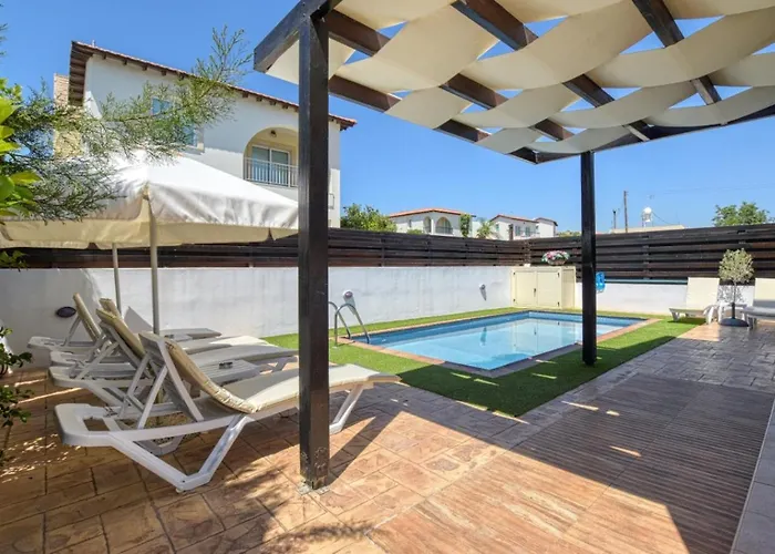 Anais - 3-bed With Private Pool Paralimni