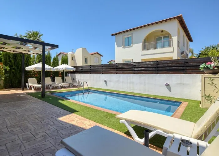 Anais - 3-bed With Private Pool Paralimni