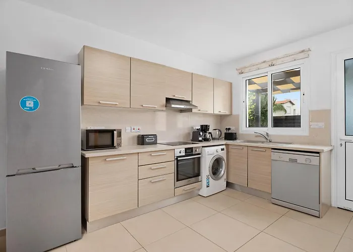 Anais - 3-bed With Private Pool Paralimni