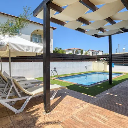Anais - 3-bed With Private Pool Paralimni