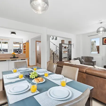 Anais - 3-bed With Private Pool * פאראלימני