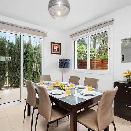 Villa Anais - 3-bed With Private Pool Paralimni