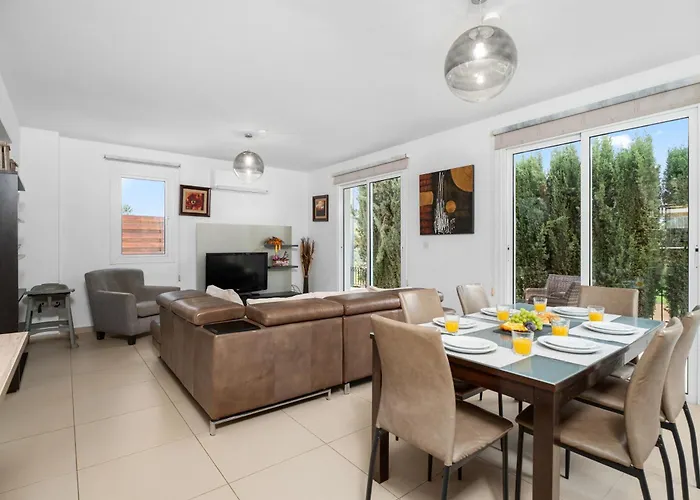 Anais - 3-bed With Private Pool Paralimni